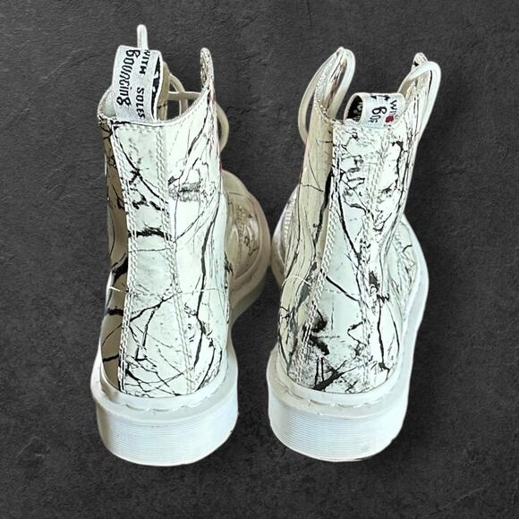 DR MARTENS 1460 BOOTS -WHITE BLACK MARBLE WOMEN SIZE 7 EU 38 MENS 6 - Picture 5 of 11